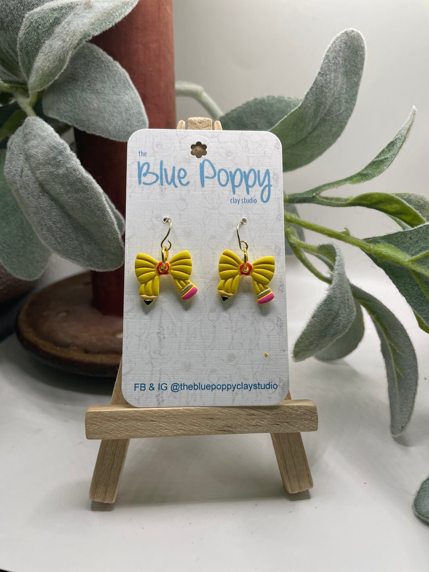 Pencil bow dangles-fish hook-sm